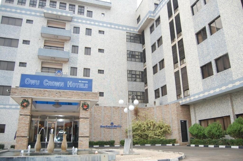Owu Crown Hotel Ибадан Екстериор снимка