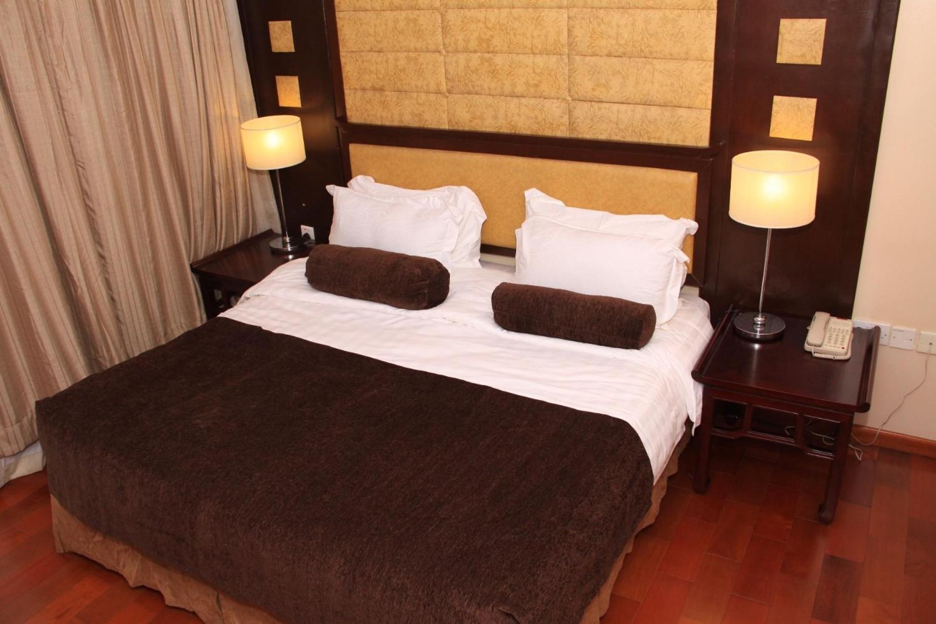 Owu Crown Hotel Ибадан Стая снимка